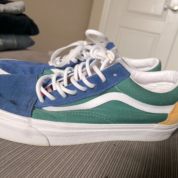 Vans - Picture 5 of 8